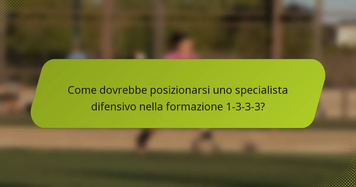 Come dovrebbe posizionarsi uno specialista difensivo nella formazione 1-3-3-3?