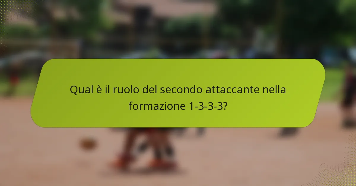 Qual è il ruolo del secondo attaccante nella formazione 1-3-3-3?